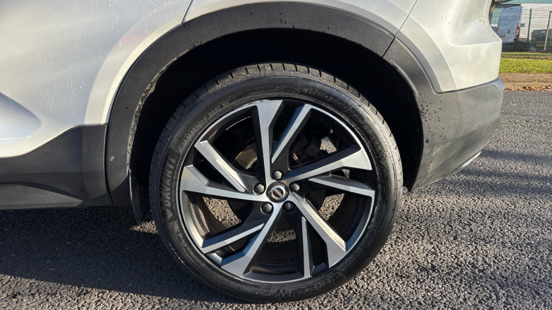 Volvo Xc40 2.0 T4 R DESIGN Pro 5dr AWD Geartronic Petrol Estate